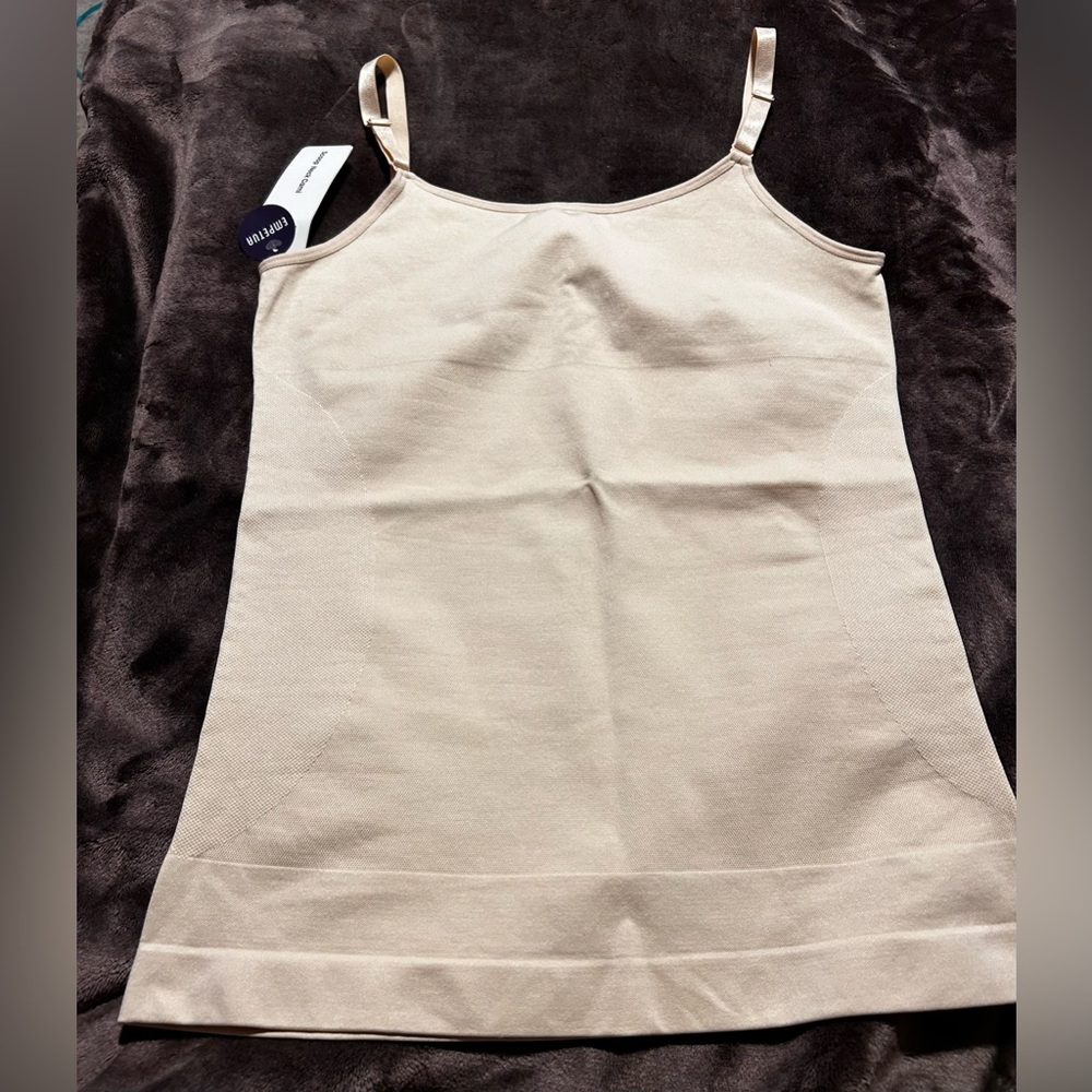 Empetua Scoop Neck Cami - Picture 2 of 8
